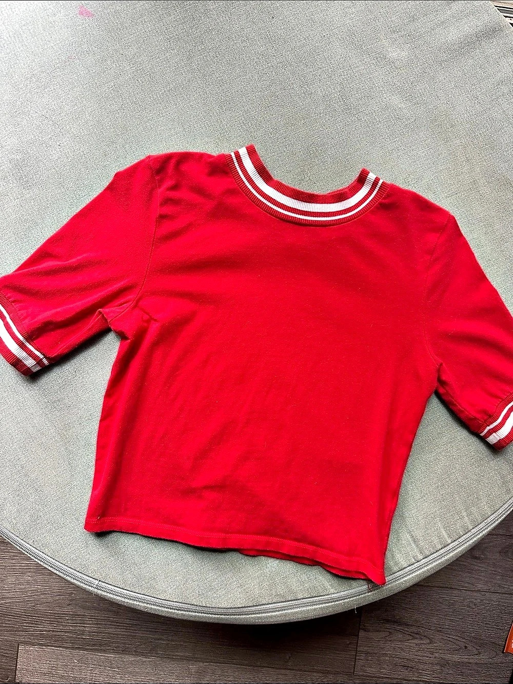 Forever 21 Cropped Red & White Striped Short Sleeve Tee Size Medium